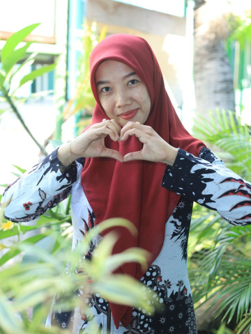 ARI FINAWATI, S.Pd
